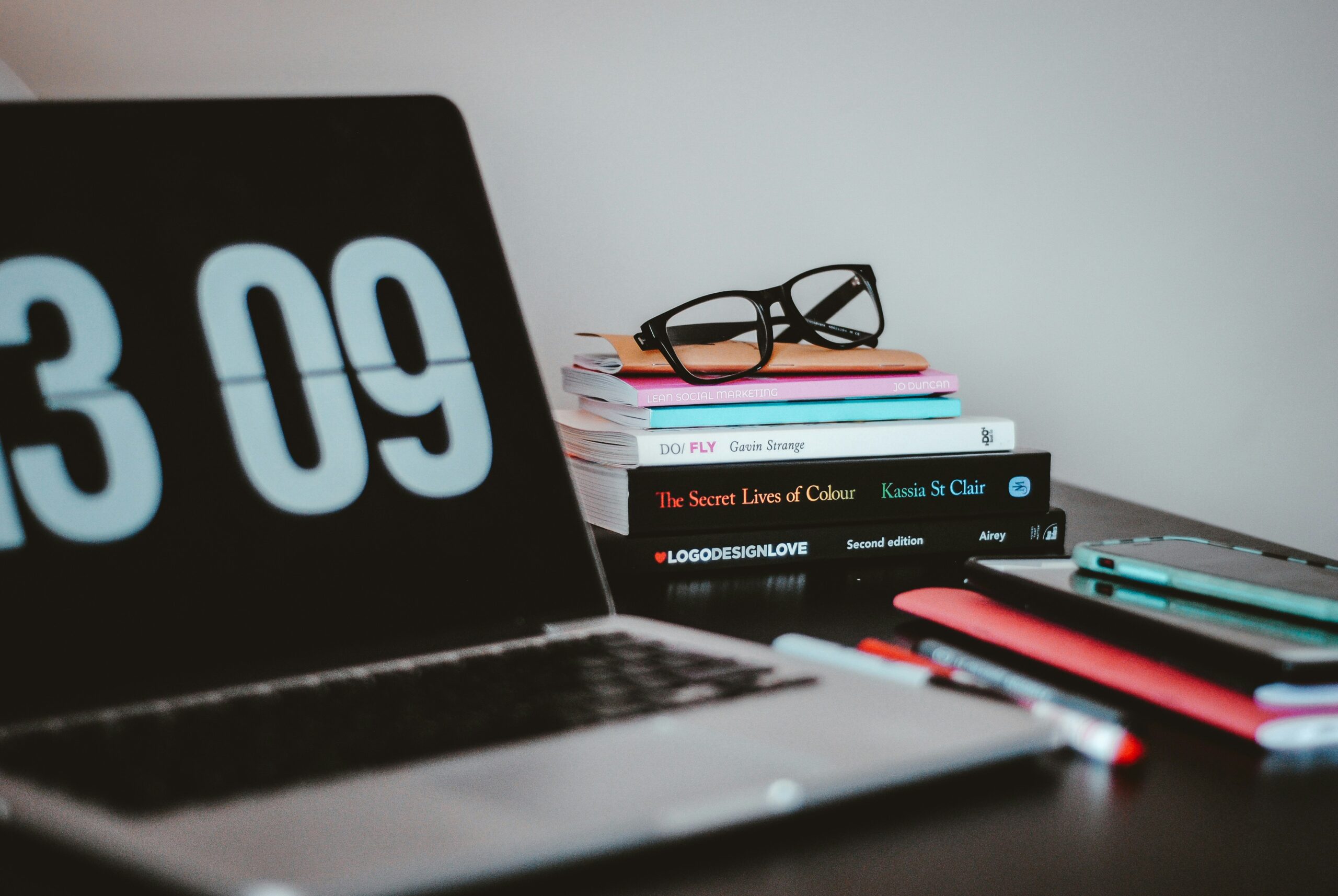 How to Become a Freelance Web Designer or Developer in 2025